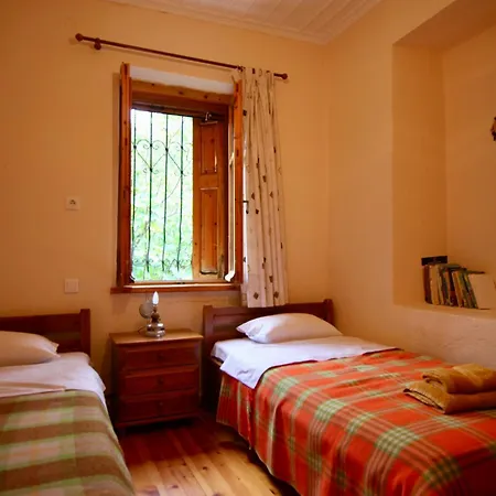 Σπίτι διακοπών 7hills Traditional By The Waterfall Επτάλοφος